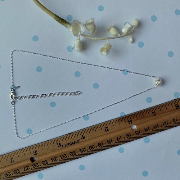 Avon Silver Tone Shimmering Rhinestone Necklace - Vintage 2003 - Picture 6 of 6